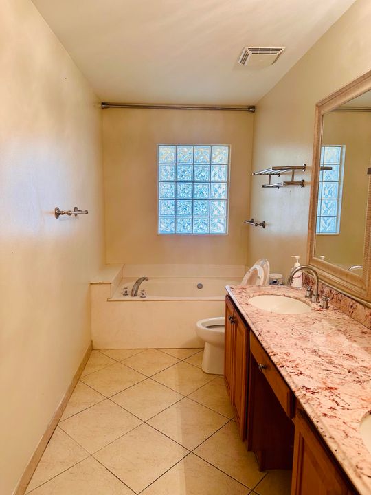 For Rent: $3,000 (4 beds, 2 baths, 1722 Square Feet)