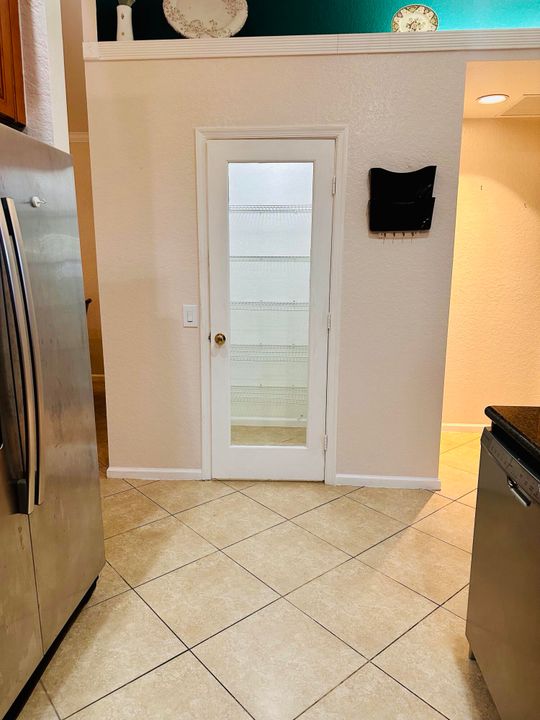 For Rent: $3,000 (4 beds, 2 baths, 1722 Square Feet)