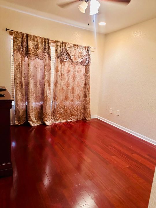 For Rent: $3,000 (4 beds, 2 baths, 1722 Square Feet)
