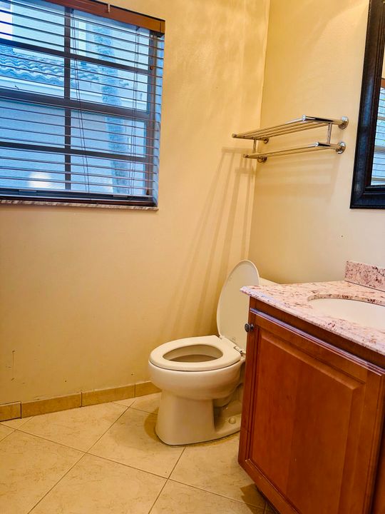 For Rent: $3,000 (4 beds, 2 baths, 1722 Square Feet)