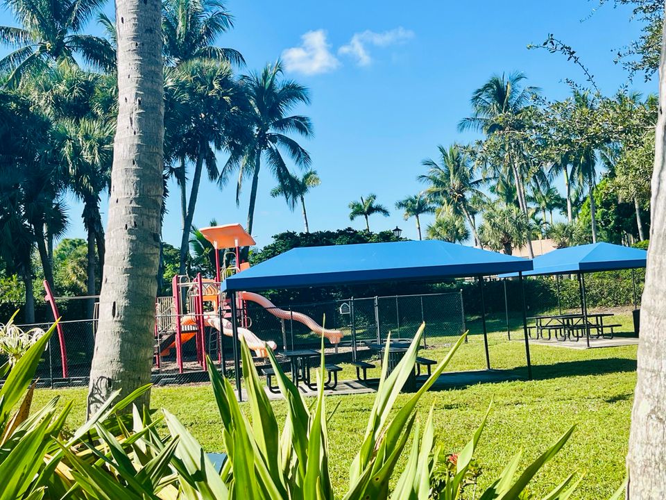 For Rent: $3,000 (4 beds, 2 baths, 1722 Square Feet)