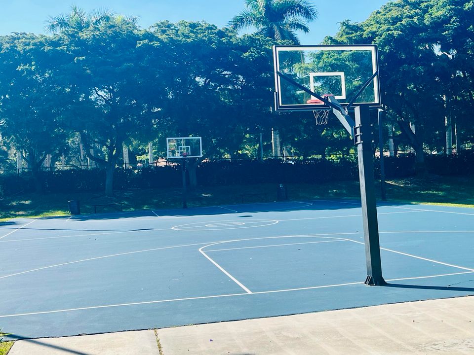 For Rent: $3,000 (4 beds, 2 baths, 1722 Square Feet)