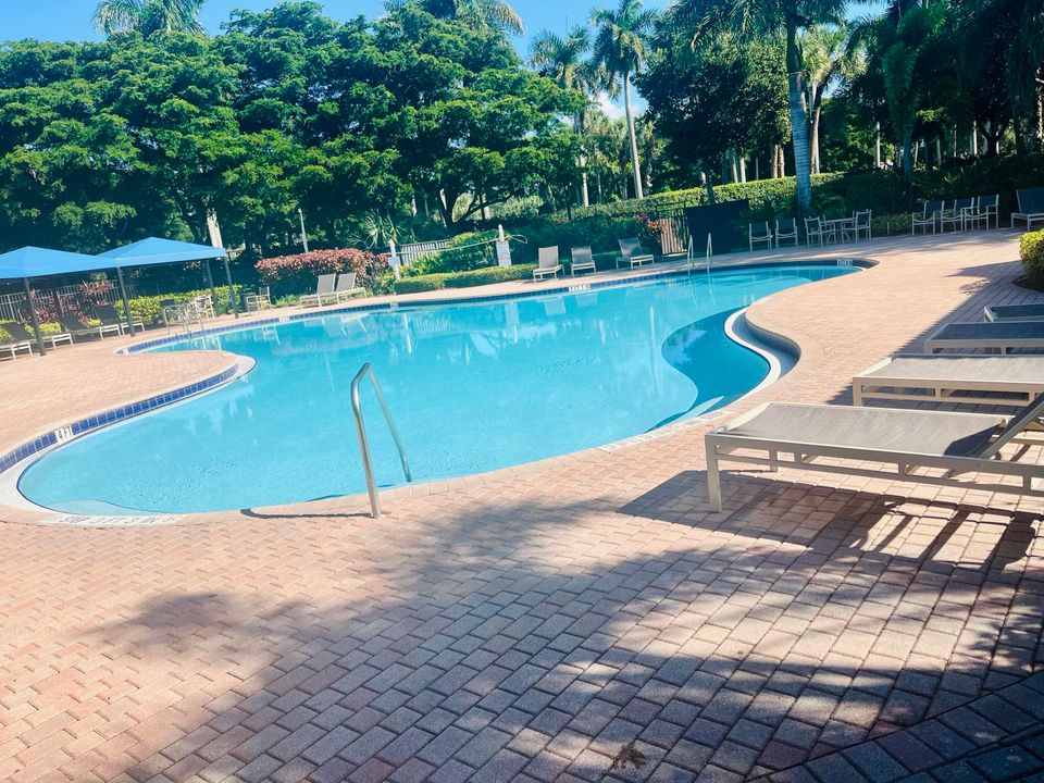 For Rent: $3,000 (4 beds, 2 baths, 1722 Square Feet)