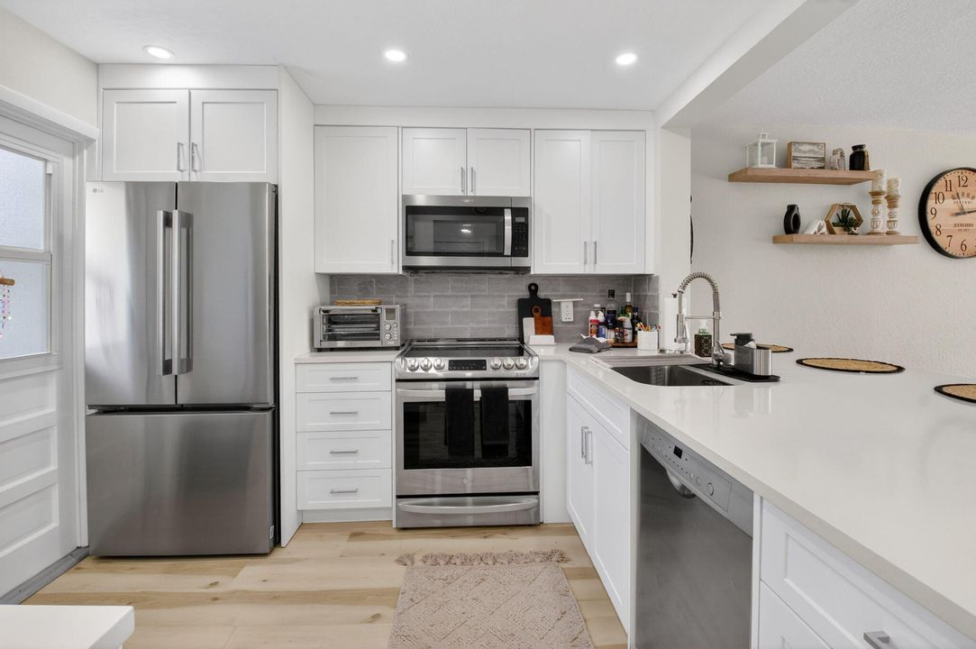 待售: $359,000 (2 贝兹, 2 浴室, 1009 平方英尺)