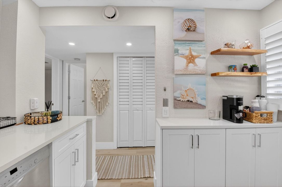 待售: $359,000 (2 贝兹, 2 浴室, 1009 平方英尺)