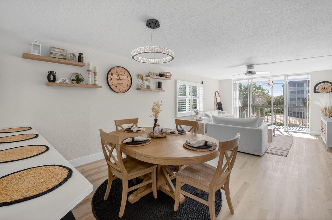 待售: $359,000 (2 贝兹, 2 浴室, 1009 平方英尺)