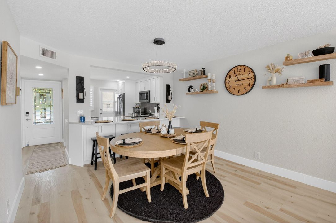 待售: $359,000 (2 贝兹, 2 浴室, 1009 平方英尺)