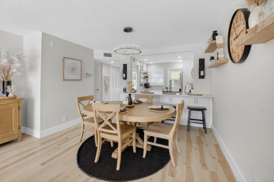 待售: $359,000 (2 贝兹, 2 浴室, 1009 平方英尺)