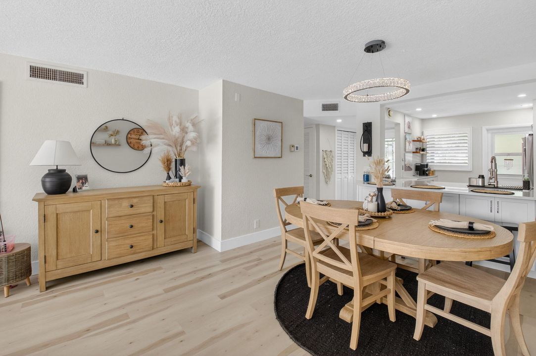 待售: $359,000 (2 贝兹, 2 浴室, 1009 平方英尺)