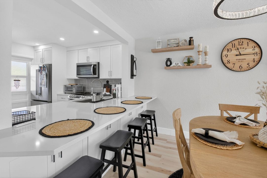 待售: $359,000 (2 贝兹, 2 浴室, 1009 平方英尺)