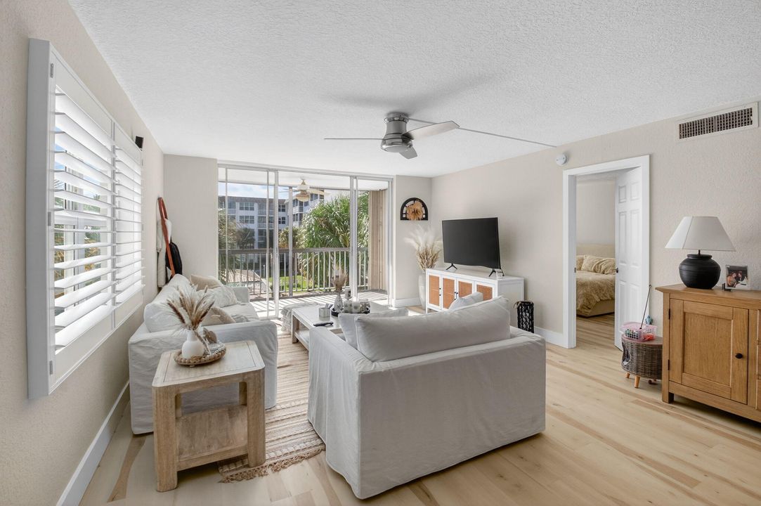 待售: $359,000 (2 贝兹, 2 浴室, 1009 平方英尺)