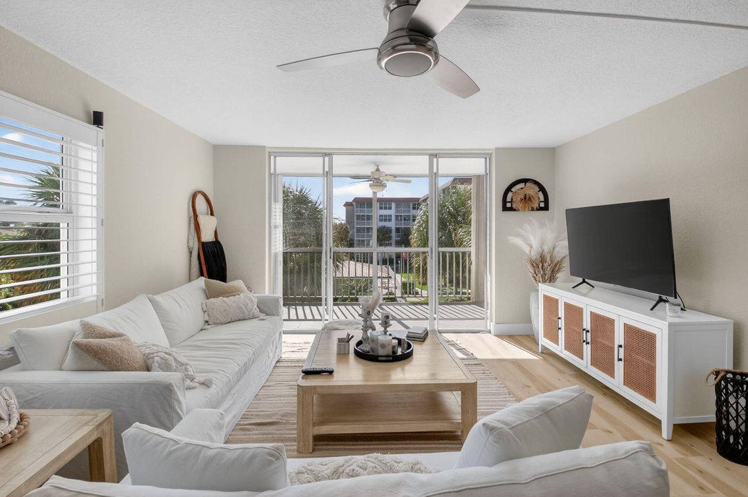 待售: $359,000 (2 贝兹, 2 浴室, 1009 平方英尺)