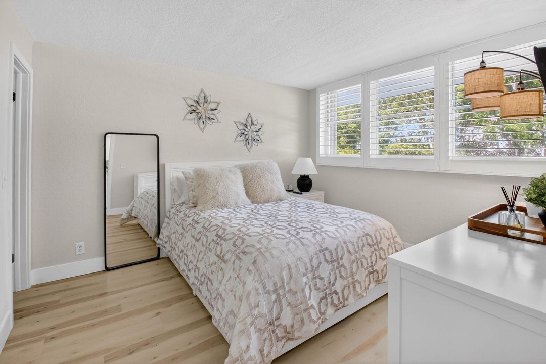 待售: $359,000 (2 贝兹, 2 浴室, 1009 平方英尺)