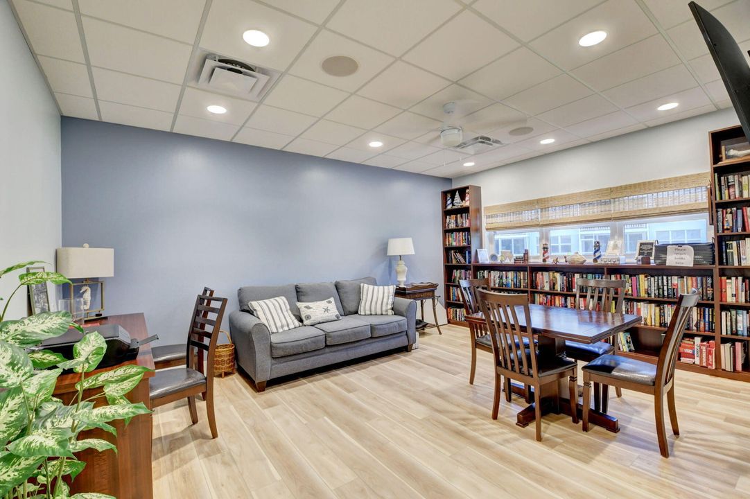 待售: $359,000 (2 贝兹, 2 浴室, 1009 平方英尺)