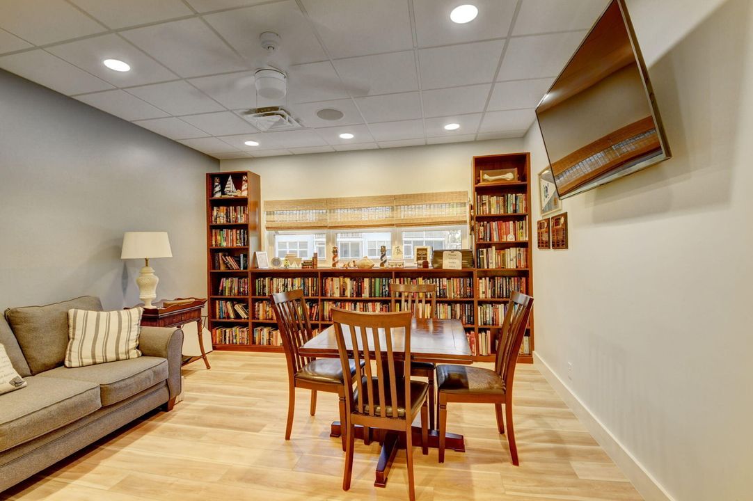 待售: $359,000 (2 贝兹, 2 浴室, 1009 平方英尺)