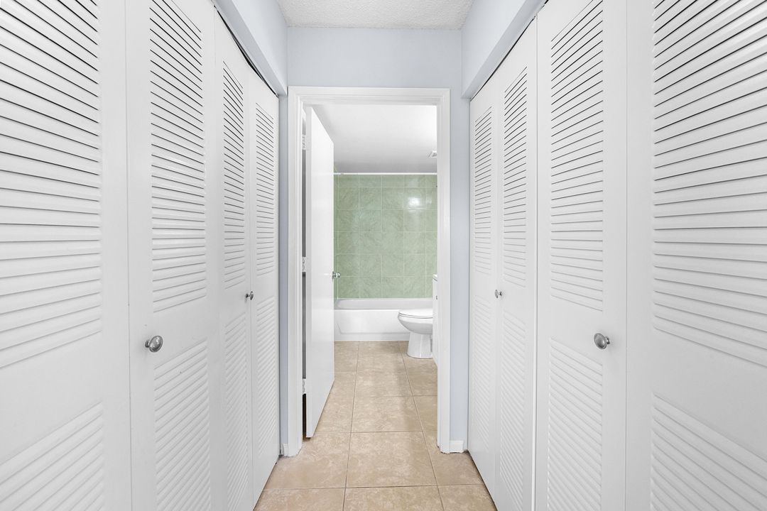 En Venta: $254,900 (2 camas, 2 baños, 1076 Pies cuadrados)