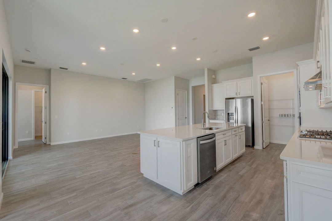 For Rent: $3,500 (3 beds, 2 baths, 2470 Square Feet)