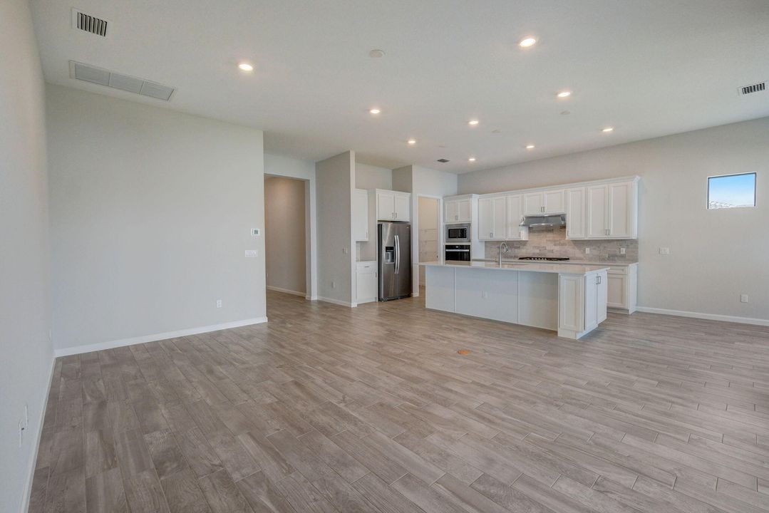 For Rent: $3,500 (3 beds, 2 baths, 2470 Square Feet)