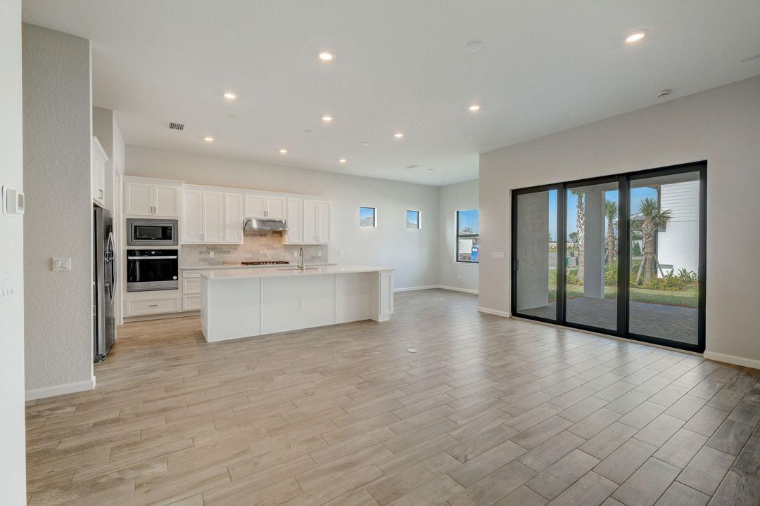 For Rent: $3,500 (3 beds, 2 baths, 2470 Square Feet)