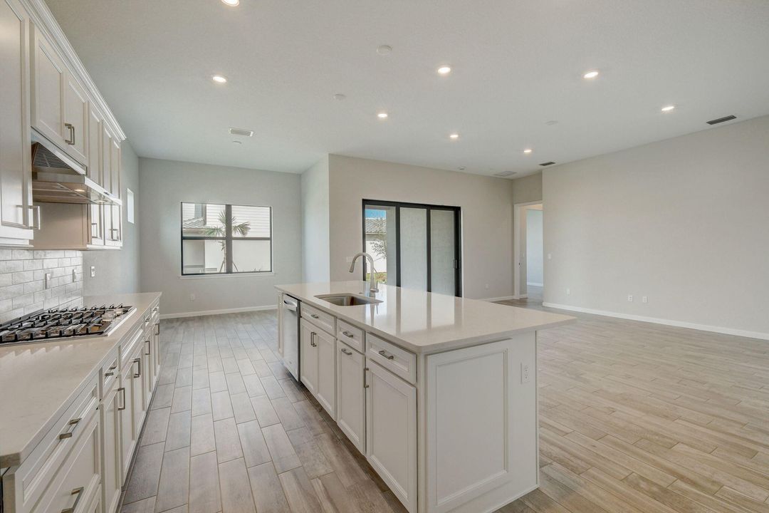 For Rent: $3,500 (3 beds, 2 baths, 2470 Square Feet)