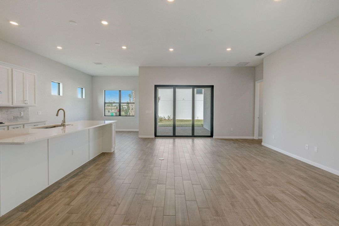 For Rent: $3,500 (3 beds, 2 baths, 2470 Square Feet)