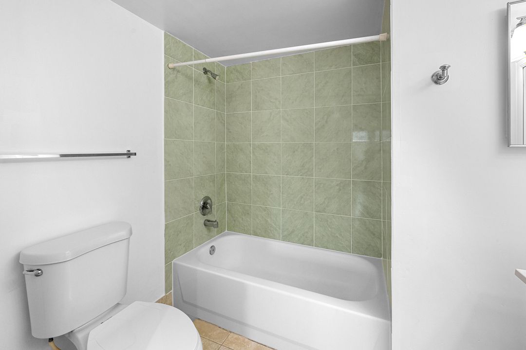 En Venta: $254,900 (2 camas, 2 baños, 1076 Pies cuadrados)