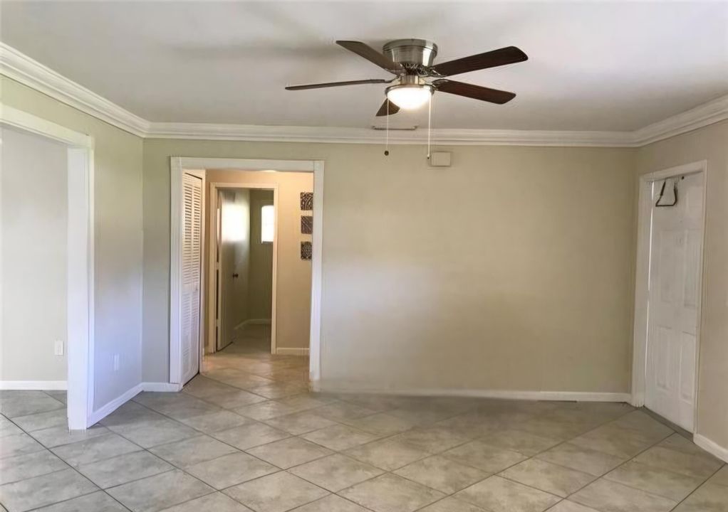 En Venta: $289,000 (4 camas, 3 baños, 1746 Pies cuadrados)