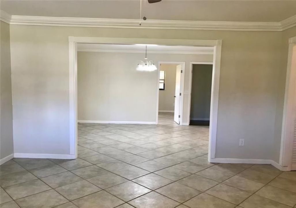 En Venta: $289,000 (4 camas, 3 baños, 1746 Pies cuadrados)