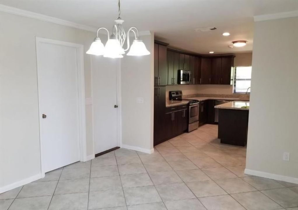 En Venta: $289,000 (4 camas, 3 baños, 1746 Pies cuadrados)