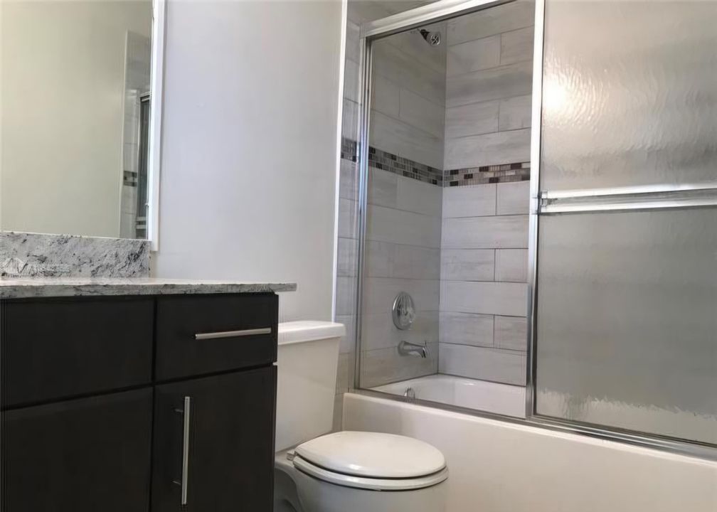 En Venta: $289,000 (4 camas, 3 baños, 1746 Pies cuadrados)