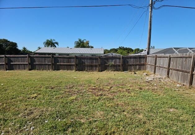 En Venta: $289,000 (4 camas, 3 baños, 1746 Pies cuadrados)