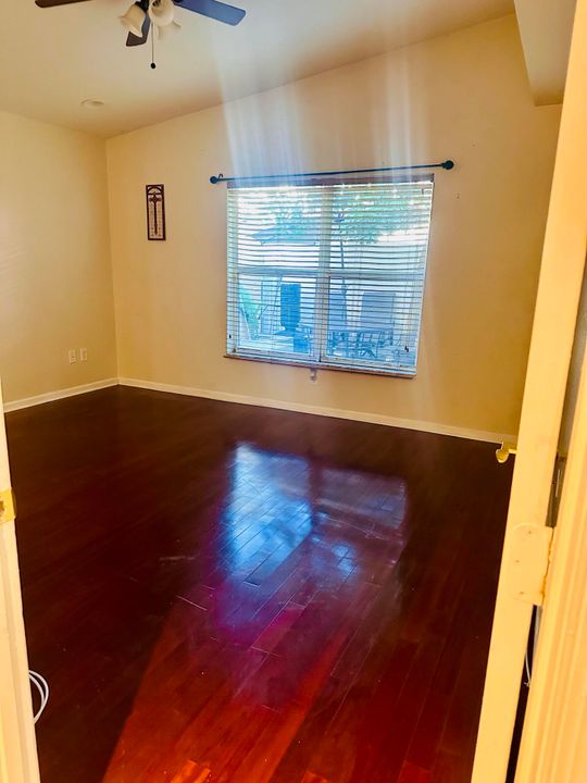 For Rent: $3,000 (4 beds, 2 baths, 1722 Square Feet)