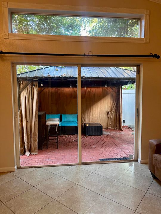 For Rent: $3,000 (4 beds, 2 baths, 1722 Square Feet)