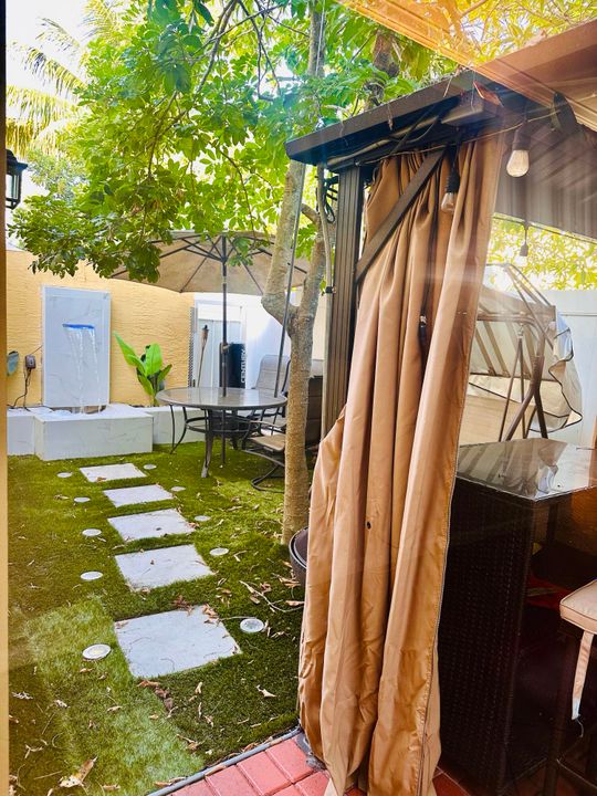 For Rent: $3,000 (4 beds, 2 baths, 1722 Square Feet)