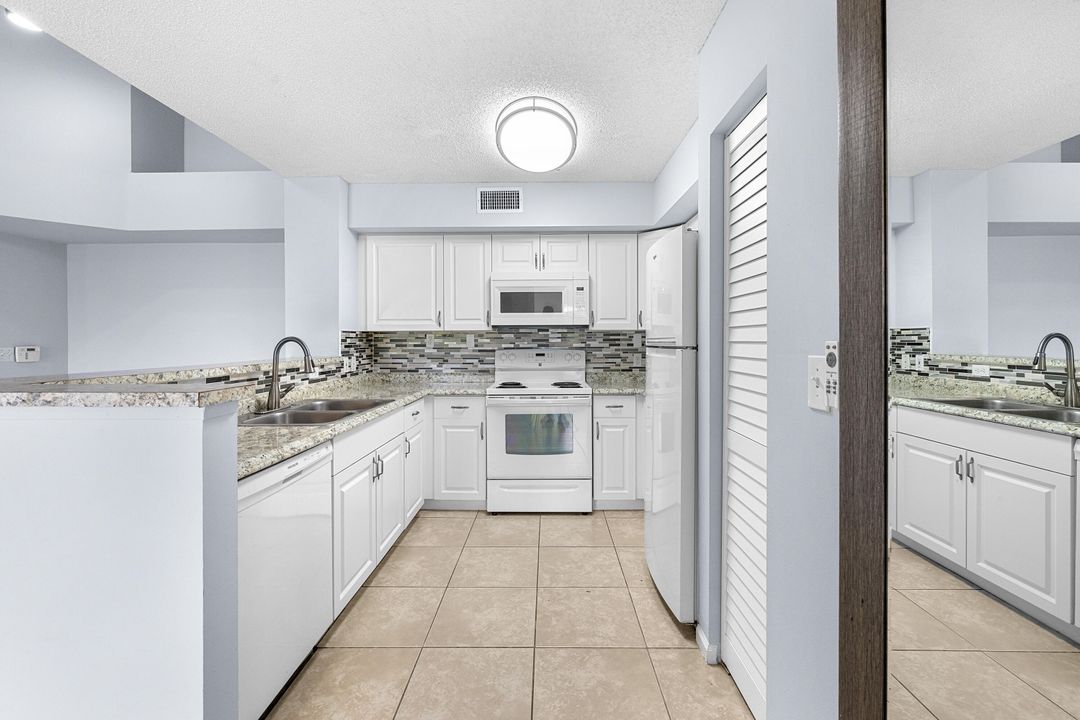 En Venta: $254,900 (2 camas, 2 baños, 1076 Pies cuadrados)