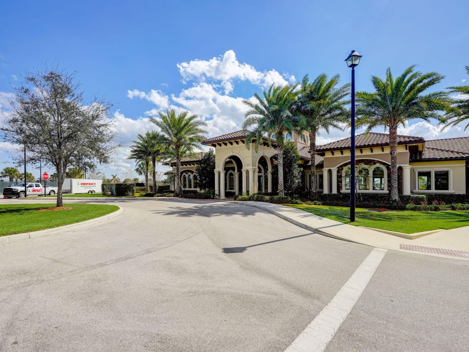 For Rent: $3,500 (3 beds, 2 baths, 2470 Square Feet)