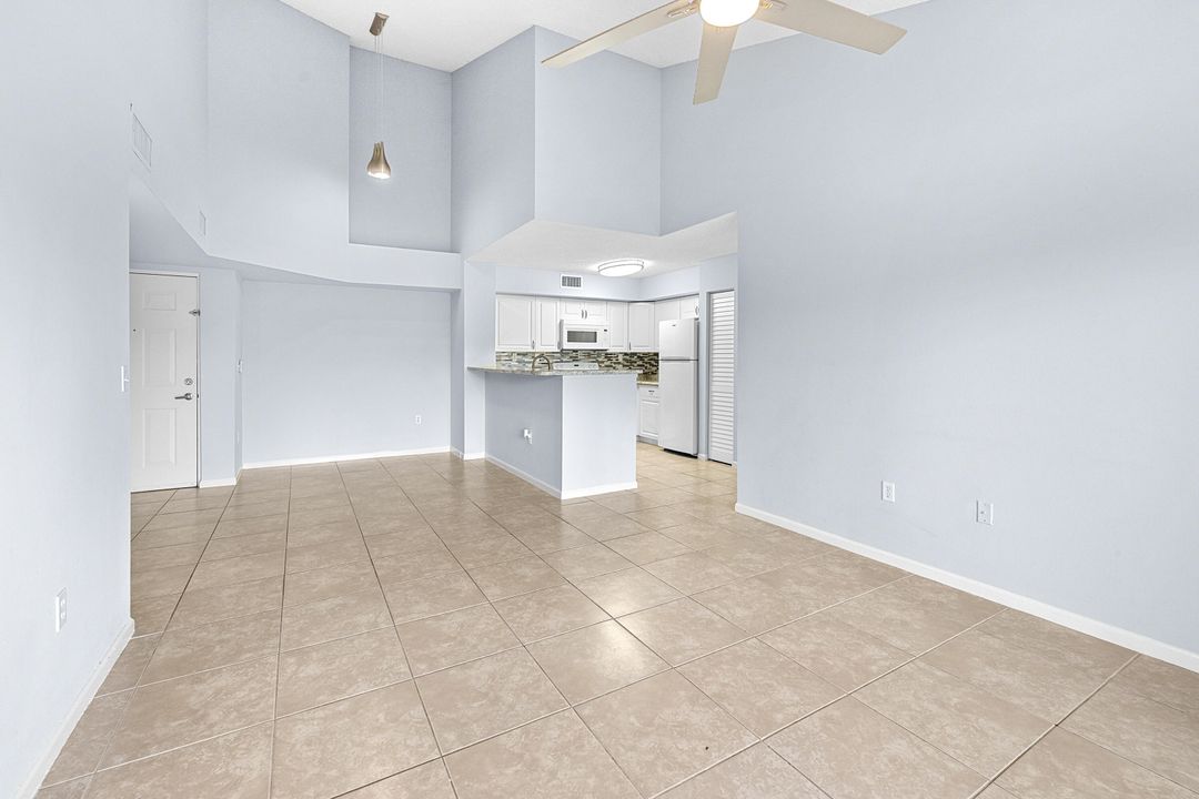 En Venta: $254,900 (2 camas, 2 baños, 1076 Pies cuadrados)