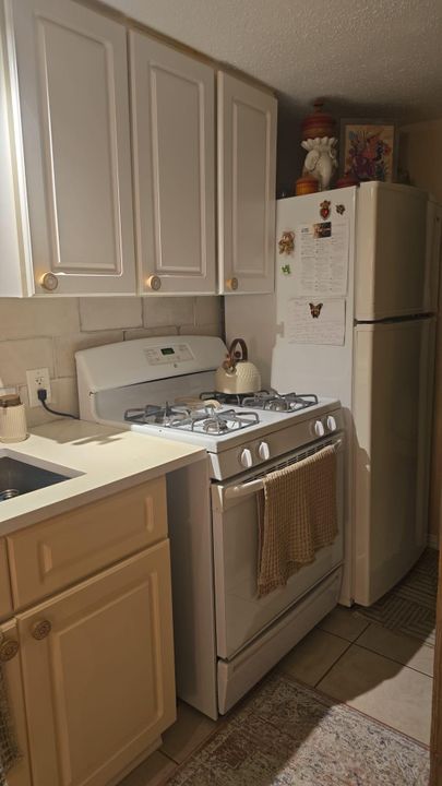 На продажу: $59,000 (1 спален, 1 ванн, 990 Квадратных фут)