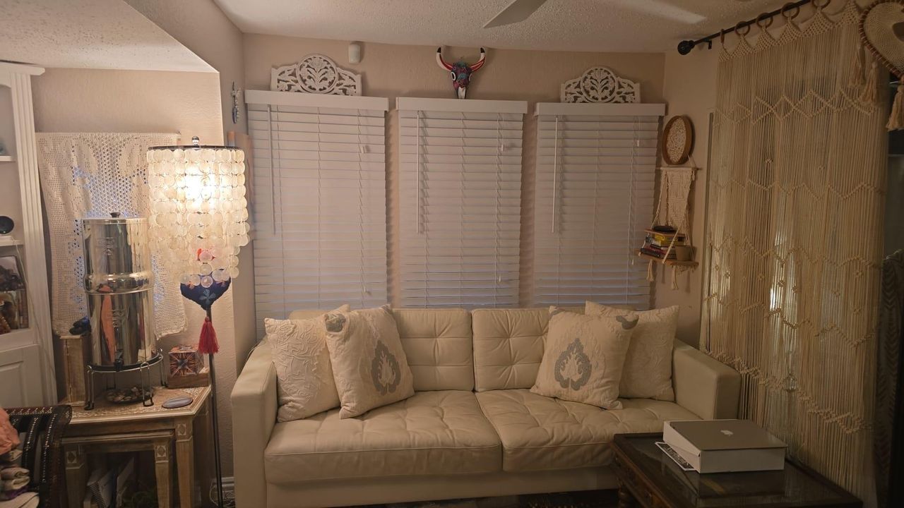 На продажу: $59,000 (1 спален, 1 ванн, 990 Квадратных фут)