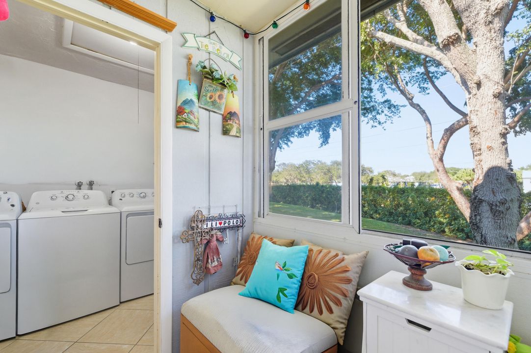 待售: $154,900 (2 贝兹, 2 浴室, 907 平方英尺)