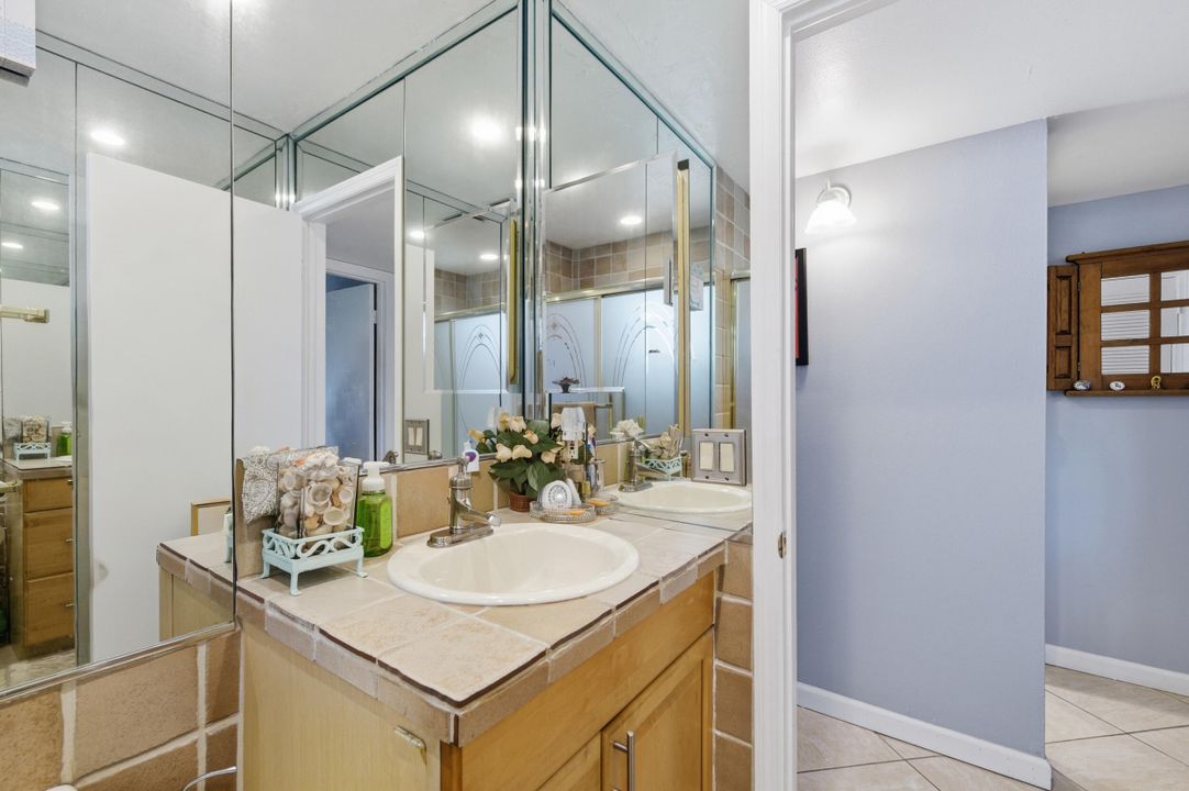 待售: $154,900 (2 贝兹, 2 浴室, 907 平方英尺)