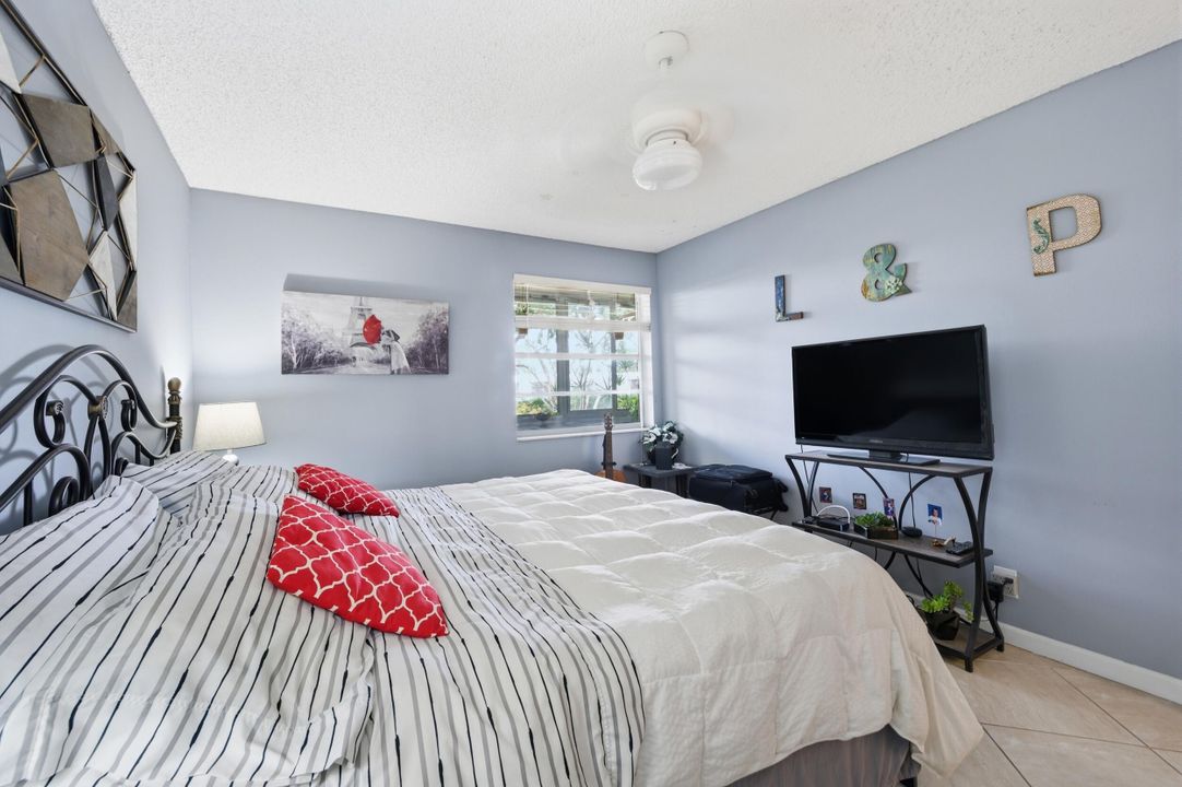 待售: $154,900 (2 贝兹, 2 浴室, 907 平方英尺)