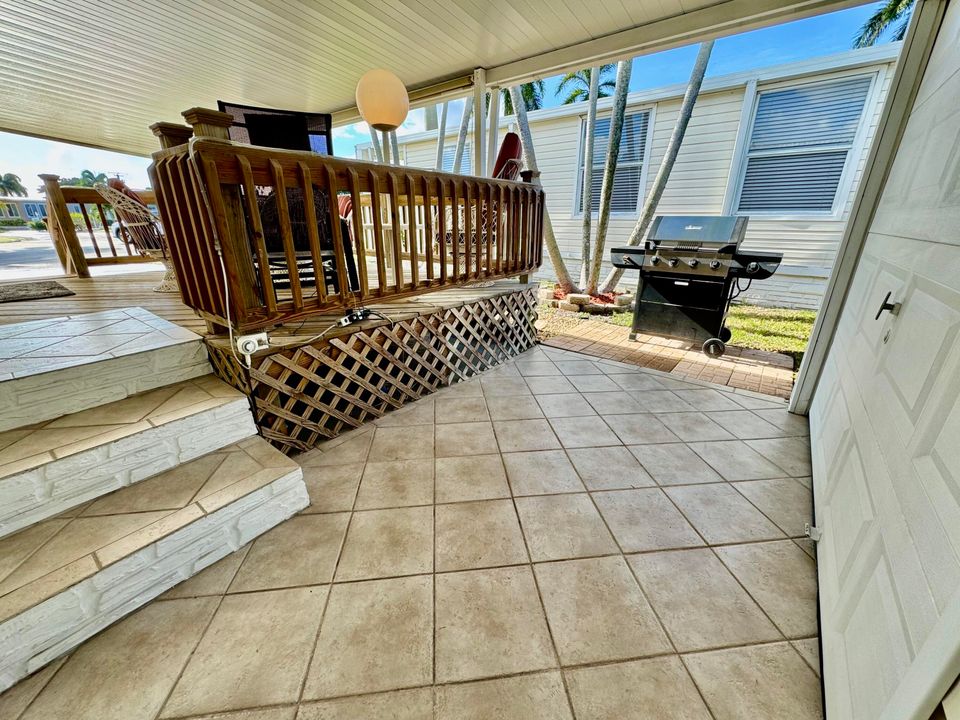 На продажу: $299,999 (2 спален, 2 ванн, 1654 Квадратных фут)