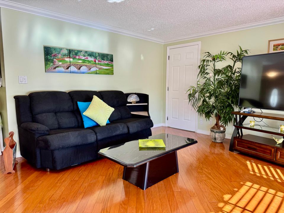 На продажу: $299,999 (2 спален, 2 ванн, 1654 Квадратных фут)