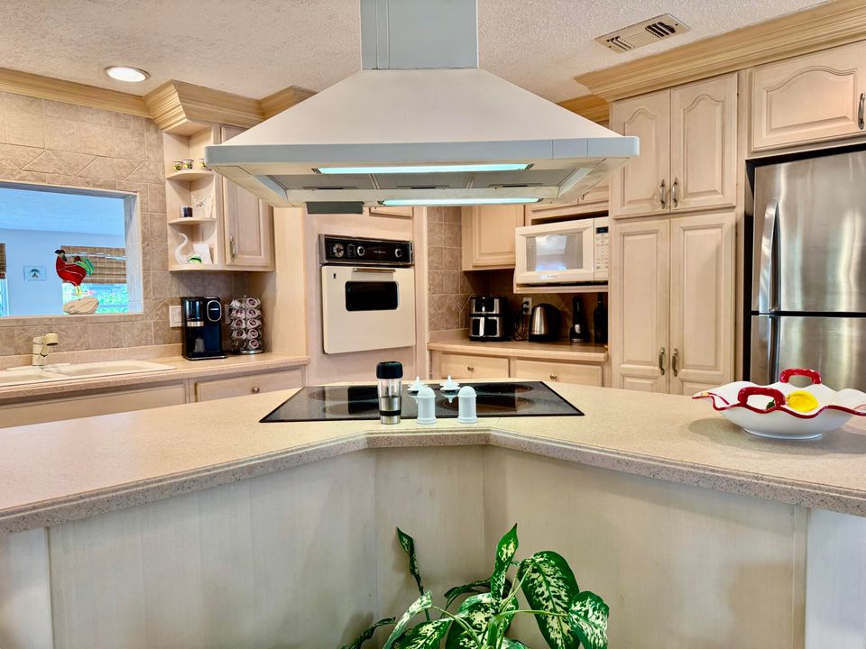 На продажу: $299,999 (2 спален, 2 ванн, 1654 Квадратных фут)