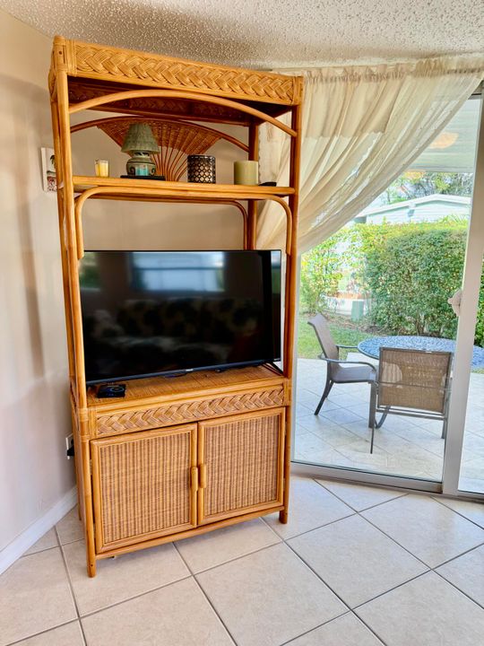 На продажу: $299,999 (2 спален, 2 ванн, 1654 Квадратных фут)