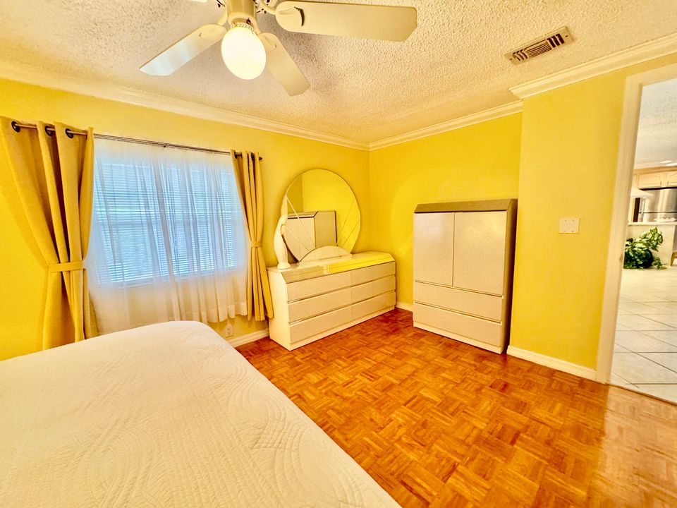 На продажу: $299,999 (2 спален, 2 ванн, 1654 Квадратных фут)