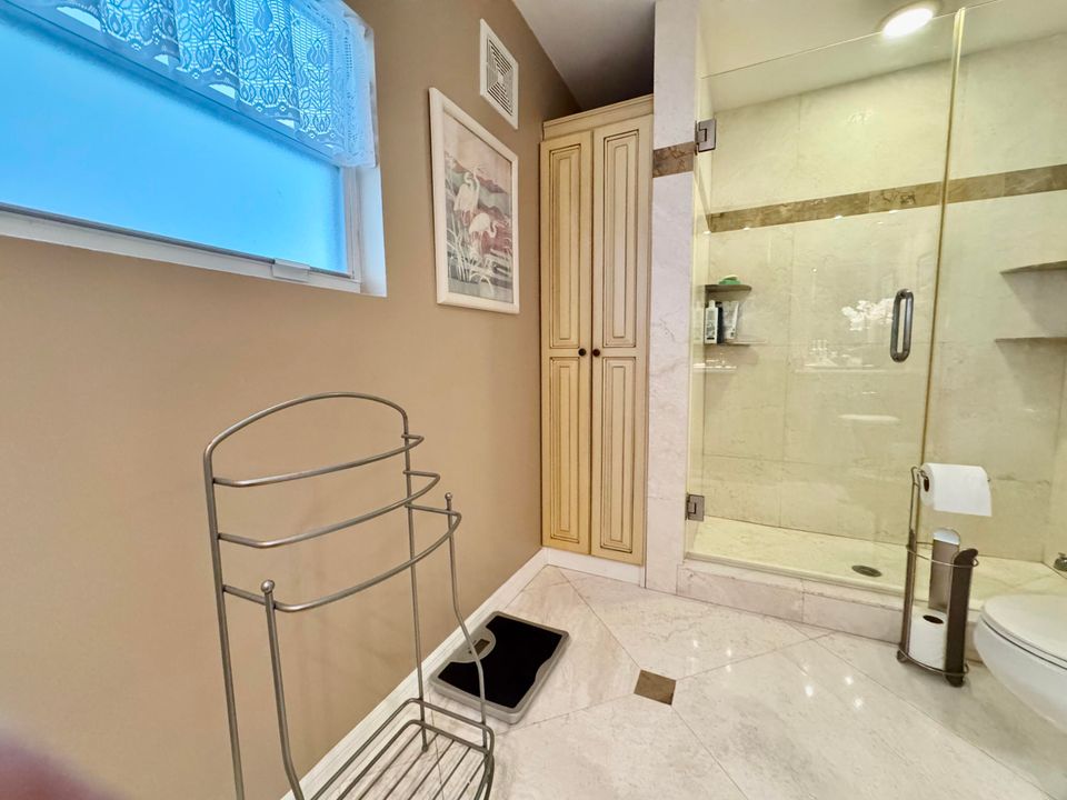 На продажу: $299,999 (2 спален, 2 ванн, 1654 Квадратных фут)