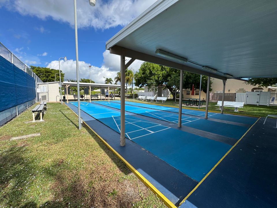 На продажу: $299,999 (2 спален, 2 ванн, 1654 Квадратных фут)