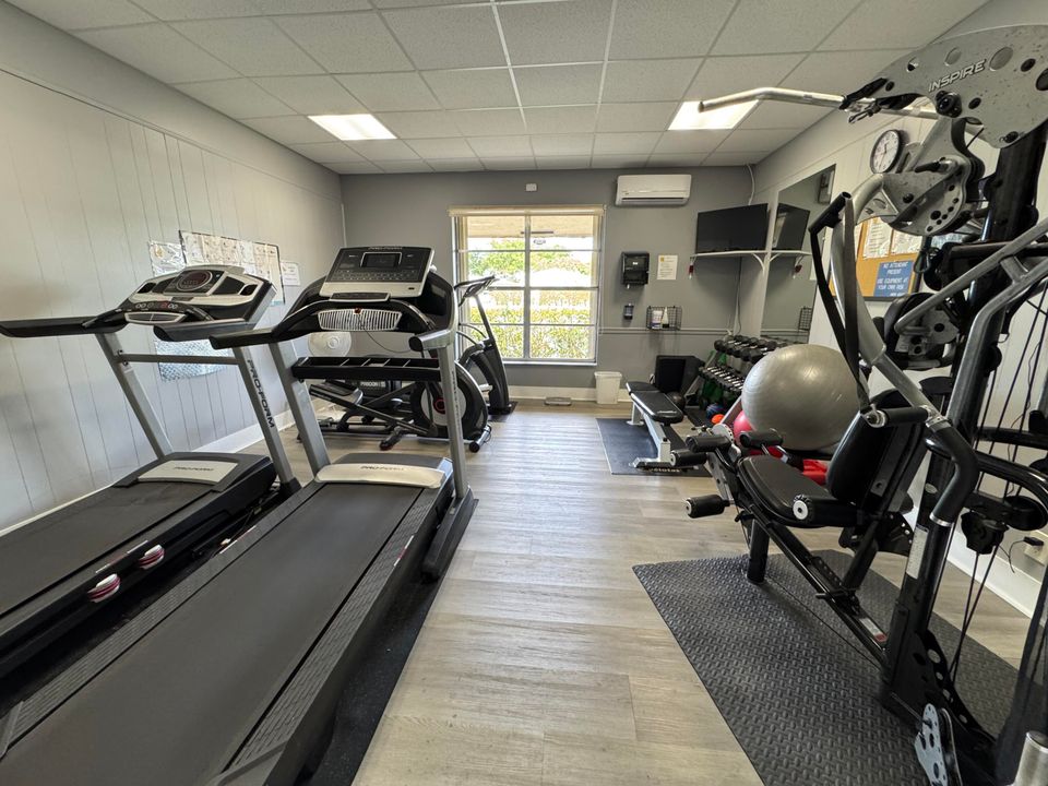 На продажу: $299,999 (2 спален, 2 ванн, 1654 Квадратных фут)